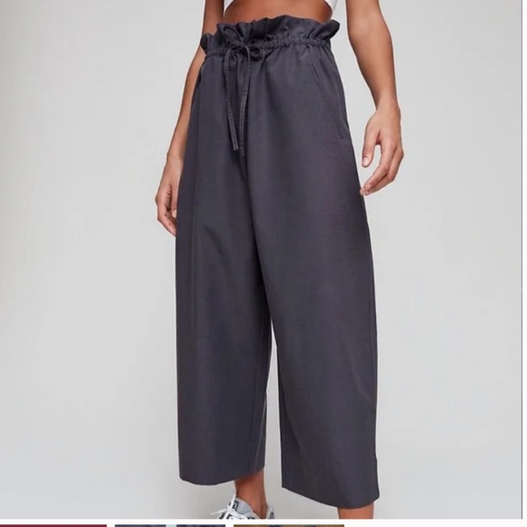 Babaton Pants - Aritzia The Group Babaton Kerri High-waisted paperbag pant Size XXS